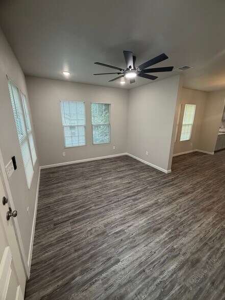 Building Photo - 1623 W Ashby Pl