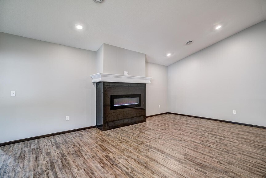 Building Photo - 540 5th St E