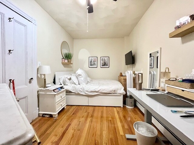 Building Photo - 716 E 6th St