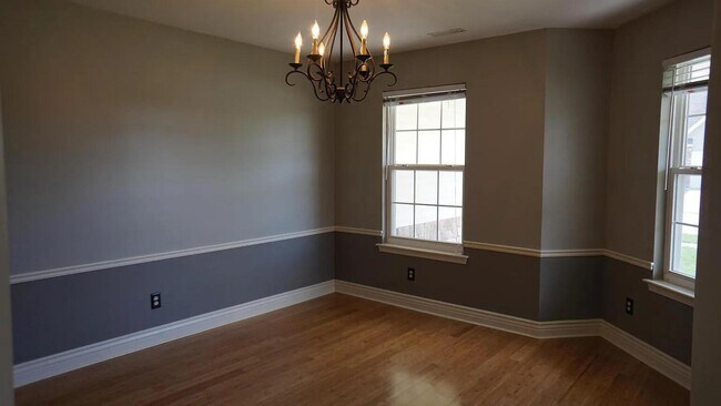 Building Photo - 2213 Silver Leaf Ct