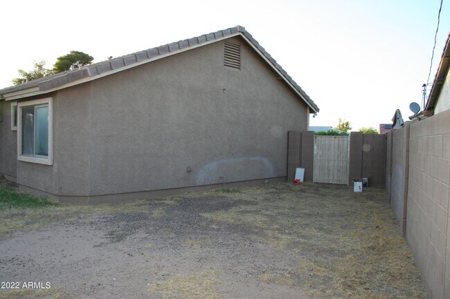 Building Photo - 11207 W Hopi St