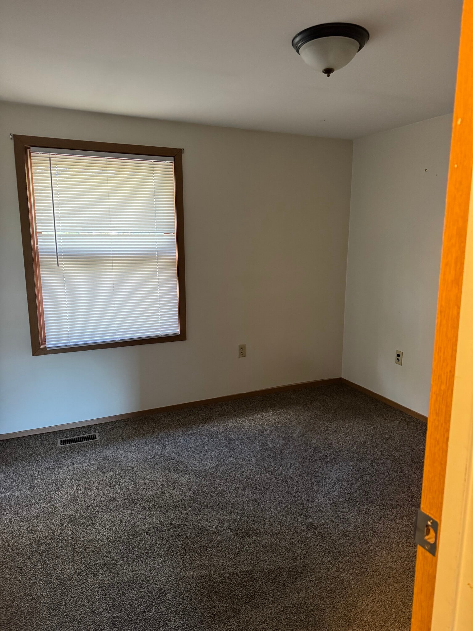 Building Photo - 1583 highland park dr