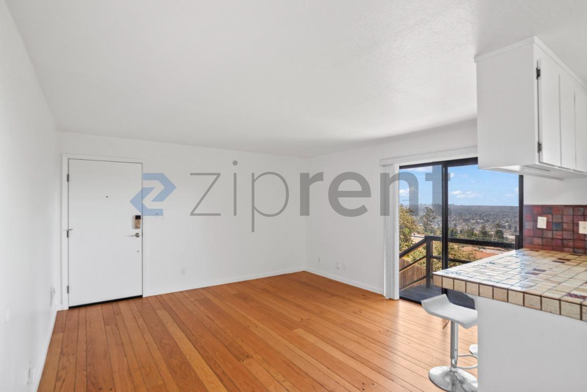 Building Photo - Unit