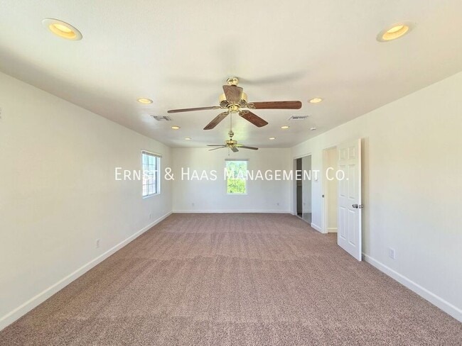 Building Photo - 5426 Lewis Ave