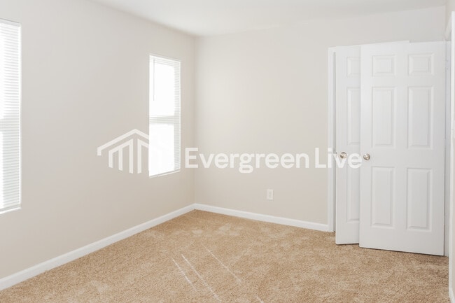 Building Photo - 157 Cloverbrook Dr