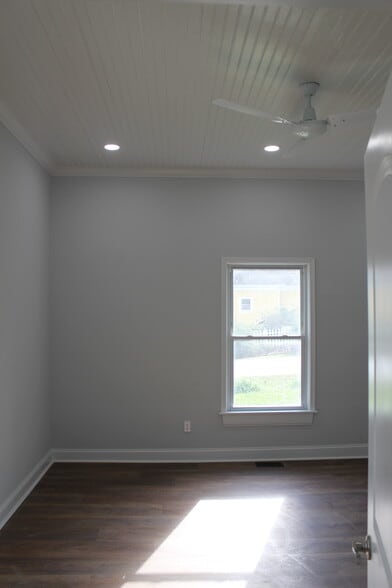 Master Bedroom - 805 Mill St