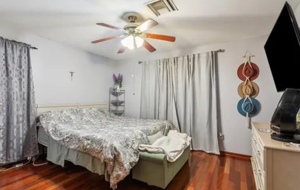 Building Photo - 2141 Florida Ave