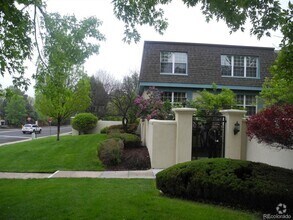 Building Photo - Charming 3BR Condo in Denver