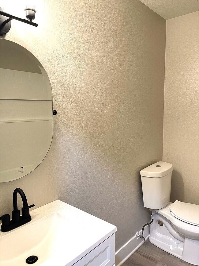 Building Photo - 2100 SW 9 St