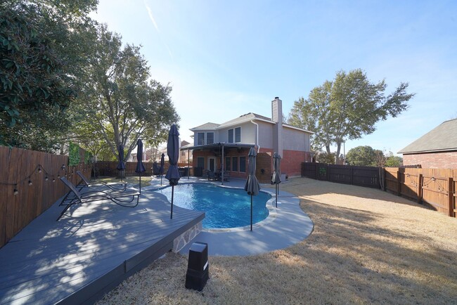 Building Photo - Gorgeous Schertz Home with an In-Ground Po...