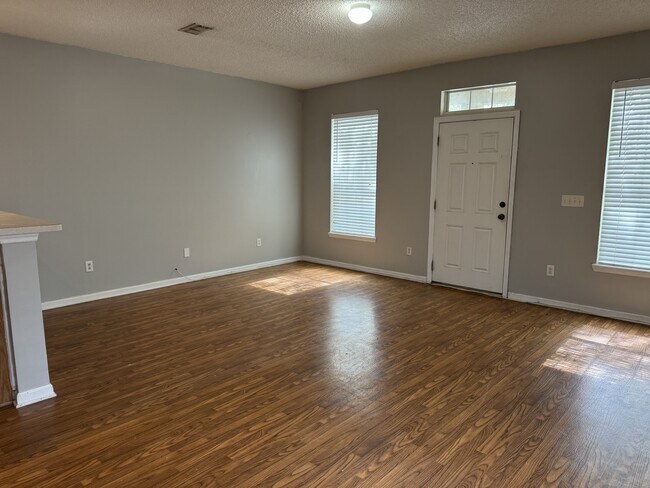 Building Photo - 458 Sherwood Oaks Dr