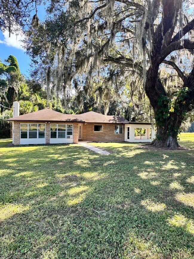 Building Photo - 11850 Schambeau Rd