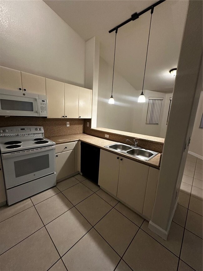 Building Photo - 2903 SE 17th Ave