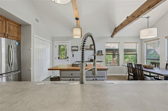 Building Photo - 5 Juanita Dr