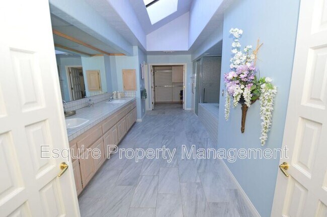 Building Photo - 31 Alviso Dr