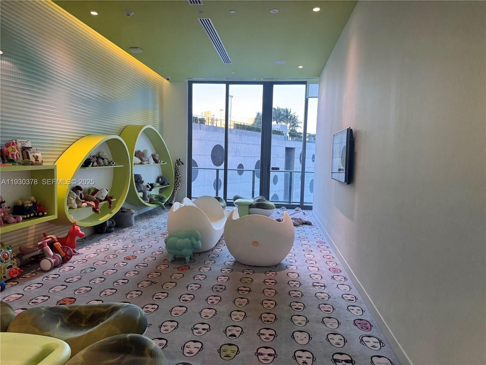 Building Photo - 501 NE 31st St