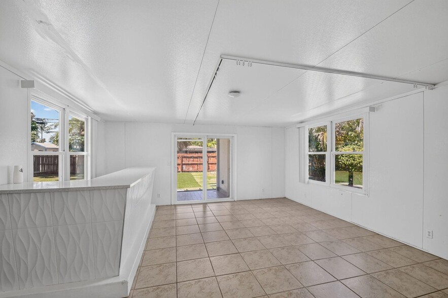 Building Photo - 907 Wright Dr