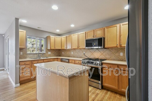 Building Photo - 22951 E Roxbury Dr