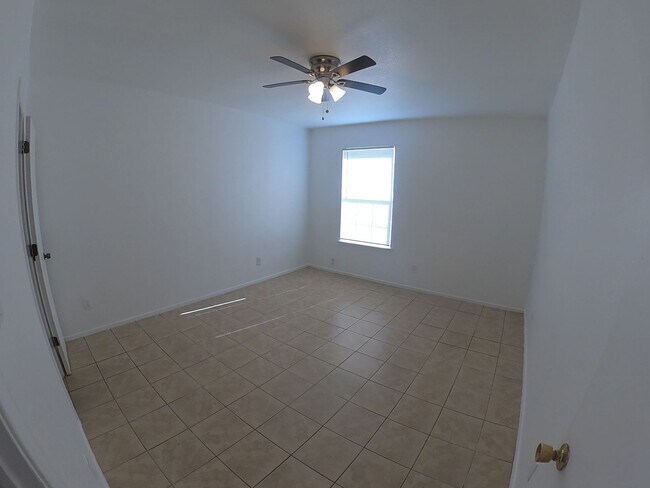 Building Photo - 305 N Almendra St