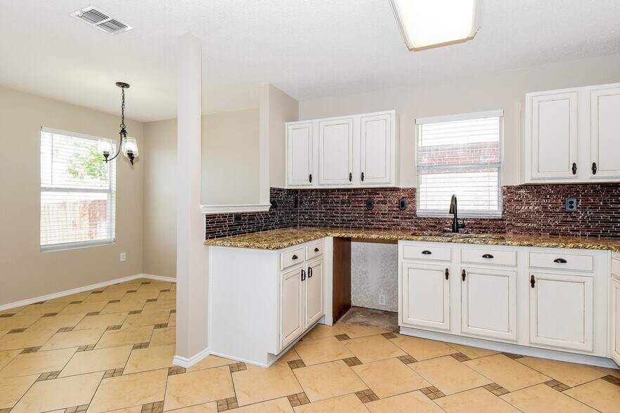 Building Photo - 1434 Hickory Creek Ln