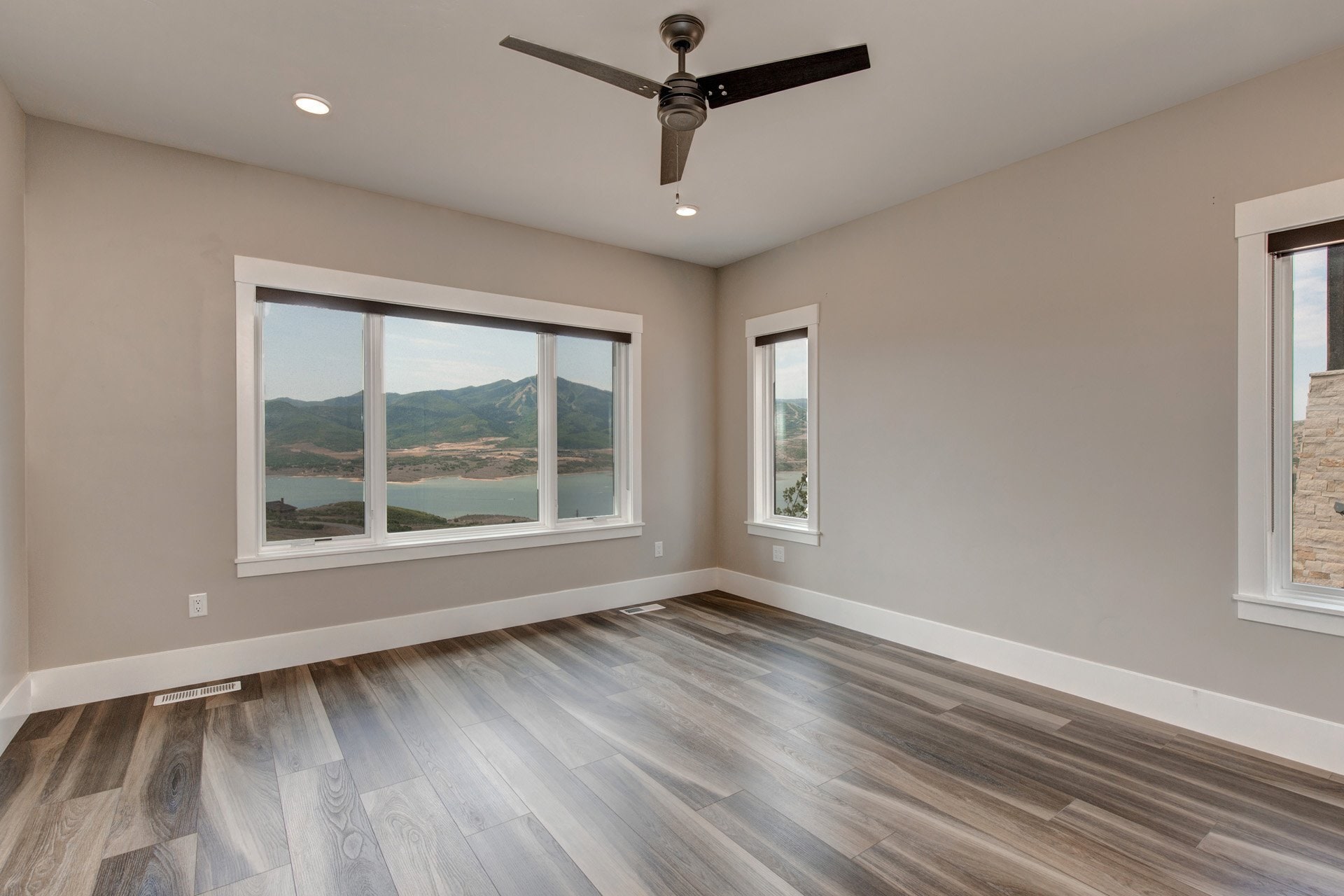 Building Photo - 11091 Shoreline Dr