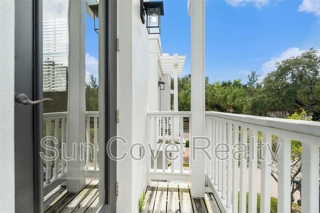 Building Photo - 113 S Packwood Ave