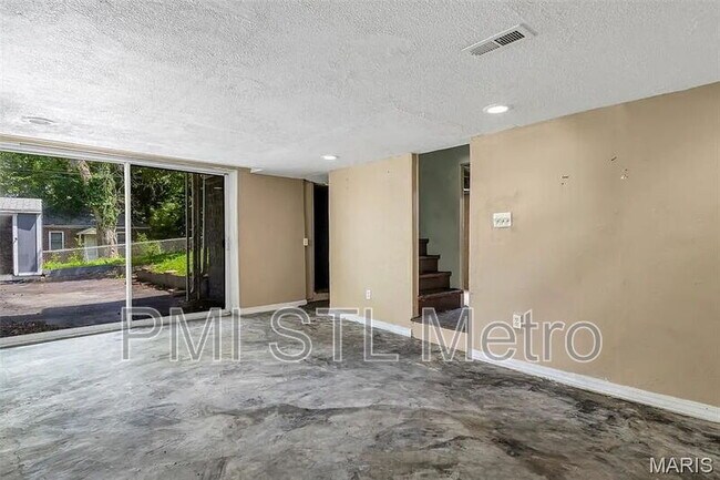 Building Photo - 5212 Fletcher St