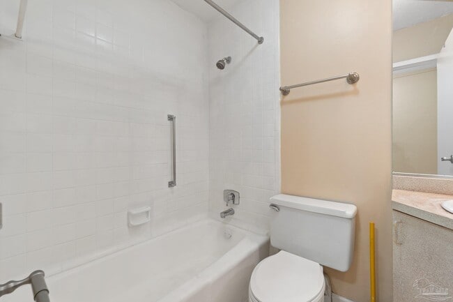 Building Photo - 224 E Garden St