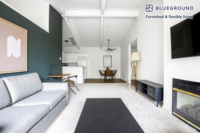 Building Photo - 6150 Canterbury Dr