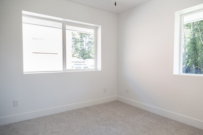 Building Photo - 193 S 400 W