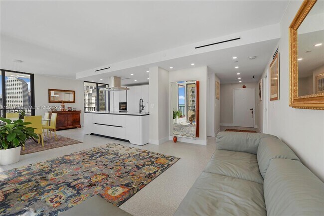 Building Photo - 520 Brickell Key Dr