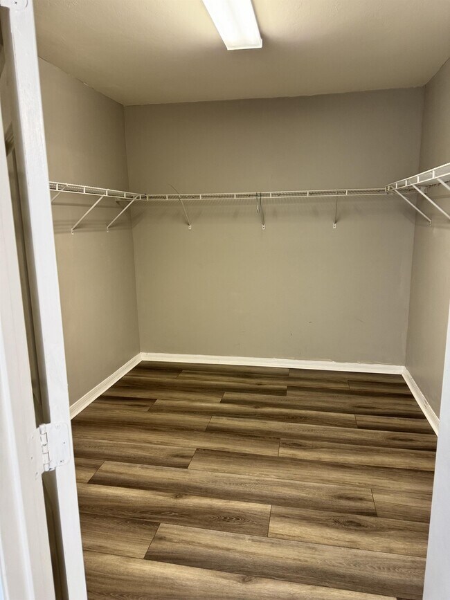 Building Photo - 1722 NW 5th St