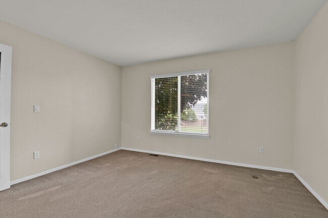 Building Photo - 705 Witchhazel Ct