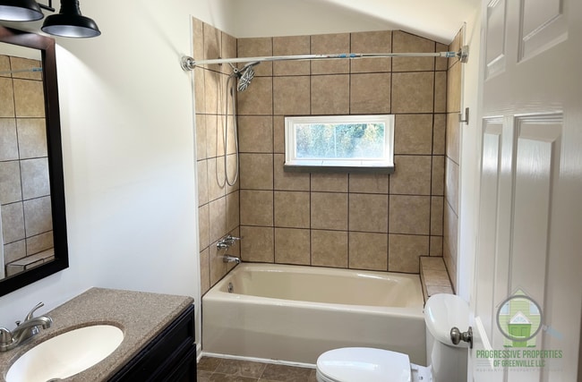 Building Photo - 25 W Main St