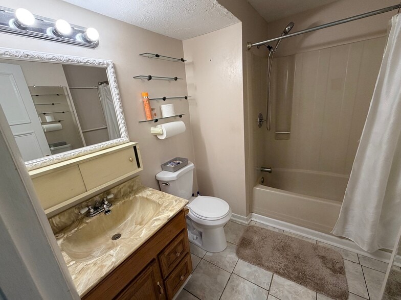 Building Photo - 3819 Walters Ln