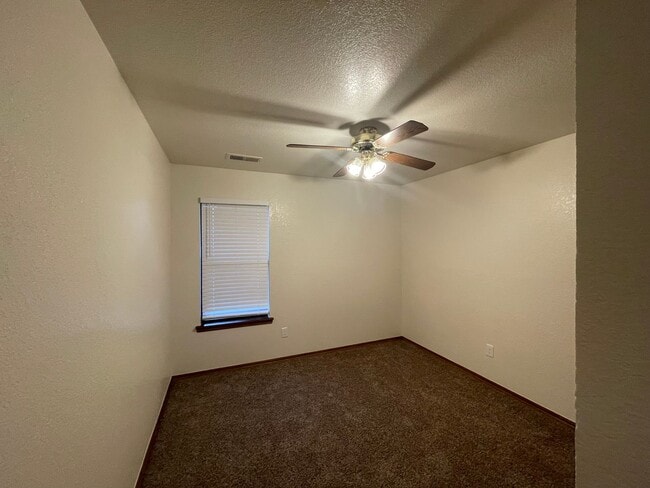 Building Photo - 621 Gyrfalcon Dr