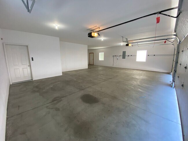Building Photo - 3511 Hovley Ln