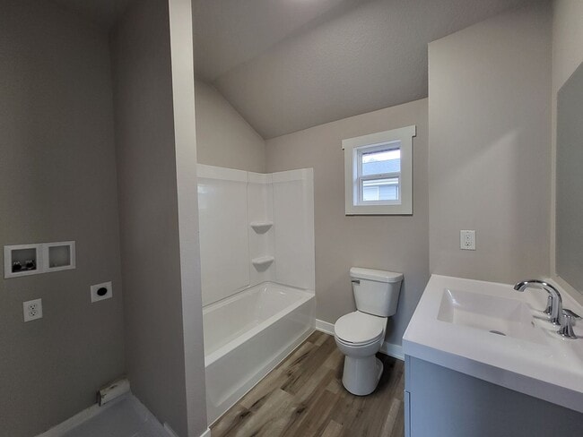 Building Photo - MOVE IN SPECIAL! Beautifully renovated East side home with 2+ car detached garage!