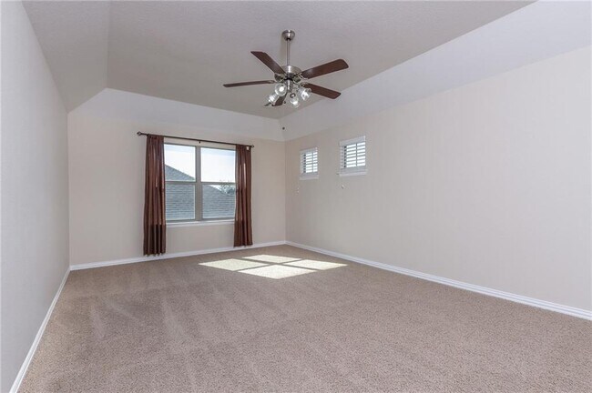 Building Photo - 504 Tascate St