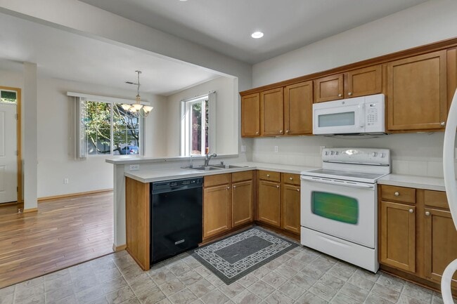 Building Photo - Cozy Corner Lot in Radiance