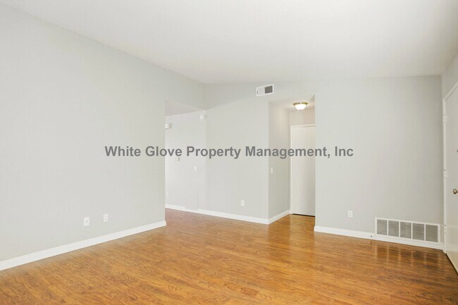 Building Photo - Beautiful Irvine Home with Wood Floors, Fireplace & Private Backyard