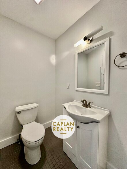 Building Photo - 324 Ashmun St