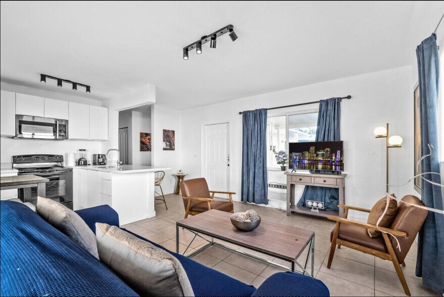 Building Photo - 1023 NW 23rd Ave