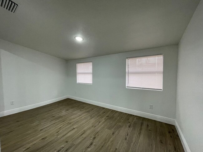 Building Photo - 3 Bed 2 Bath Thonotosassa