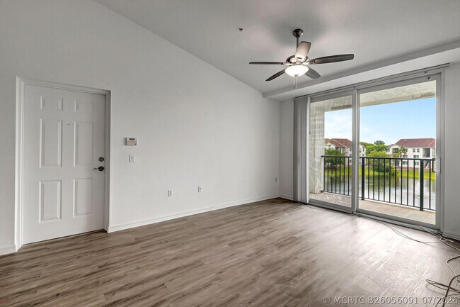 Building Photo - 920 Villa Cir