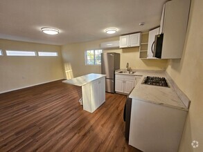 Building Photo - Charming Studio House in San Marcos