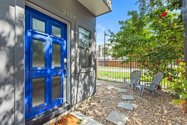 Building Photo - 2119 Hadley St