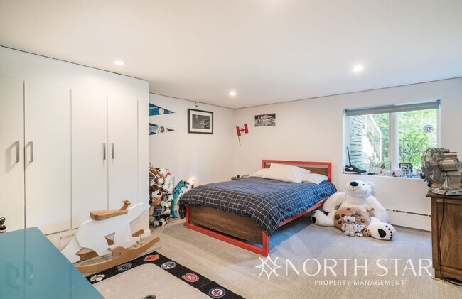 Building Photo - Perfectly located Lake Oswego Mid-century Modern Home with Lake Rights