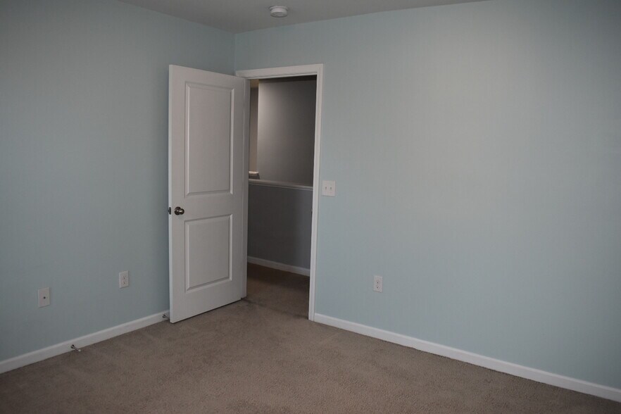 Building Photo - 145 Presley Ln