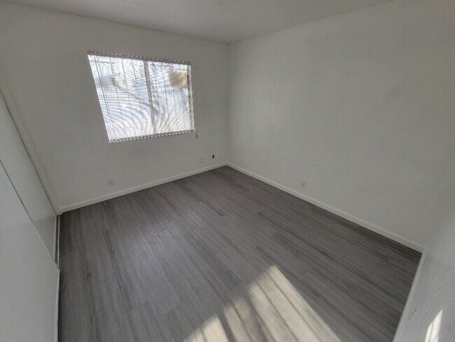 Building Photo - "Discover Comfort and Convenience: Spacious 2-Bed, 2-Bath Apartment in Las Vegas!"